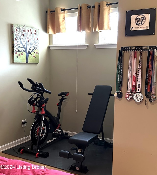 workout room with baseboards