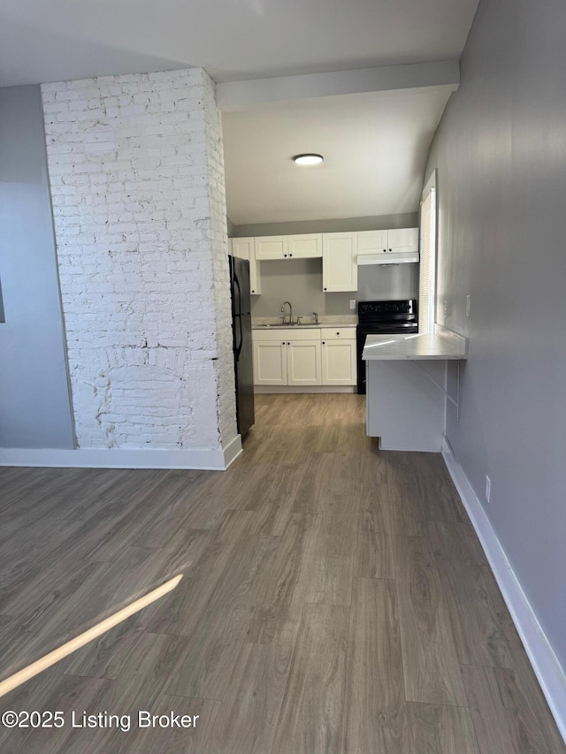 kitchen with baseboards, white cabinets, dark wood-style flooring, black appliances, and a sink