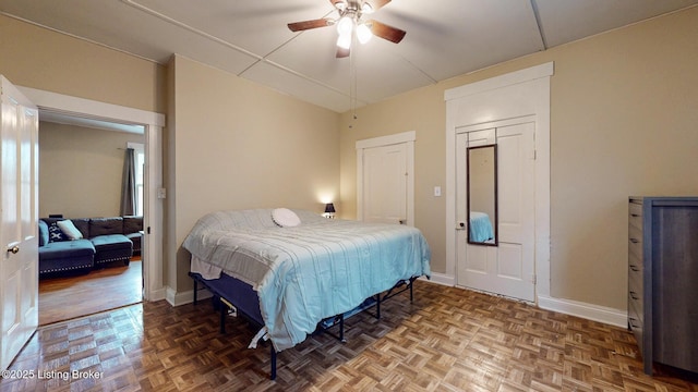 bedroom with a ceiling fan and baseboards