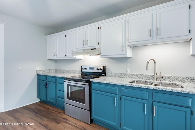 kitchen featuring stainless steel range with electric stovetop, a sink, under cabinet range hood, and blue cabinetry