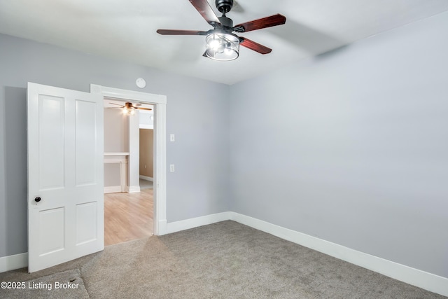 empty room featuring carpet floors, ceiling fan, and baseboards