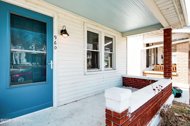 doorway to property featuring covered porch