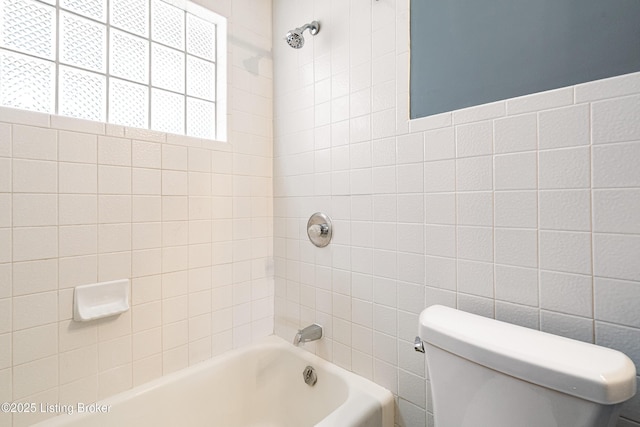 full bathroom featuring toilet and shower / bathtub combination