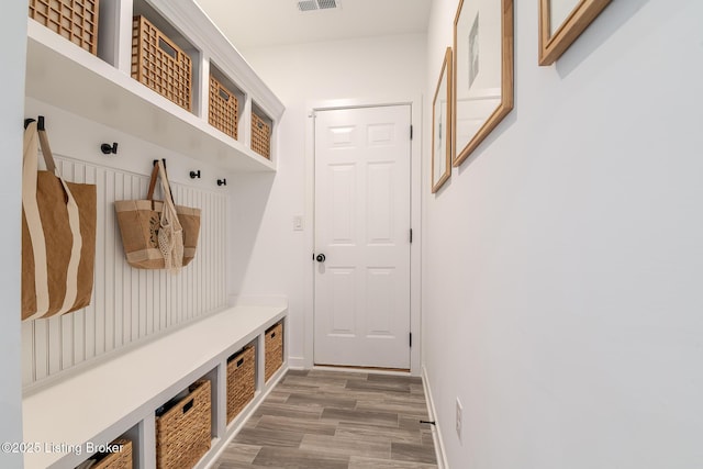 mudroom with light wood finished floors, visible vents, and baseboards