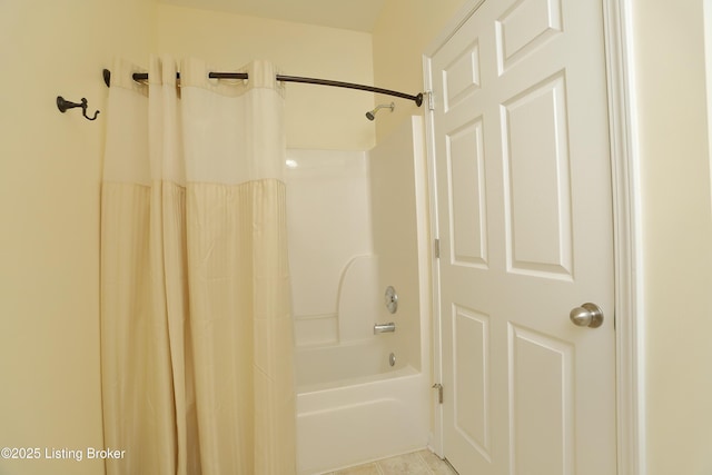 full bathroom featuring shower / tub combo with curtain