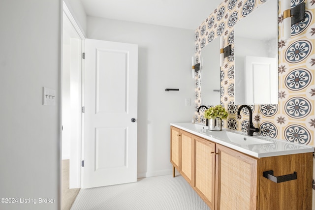 bar featuring a sink and baseboards