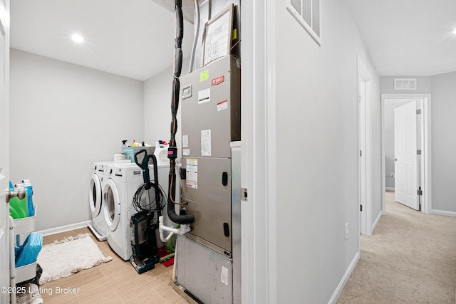 laundry room featuring laundry area, visible vents, baseboards, and washing machine and clothes dryer