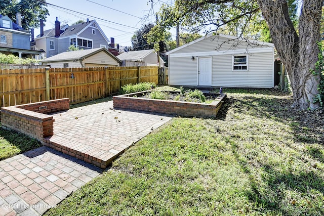 view of yard featuring fence private yard, a patio, a residential view, and an outdoor structure