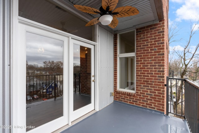 balcony featuring ceiling fan