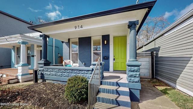 entrance to property featuring covered porch