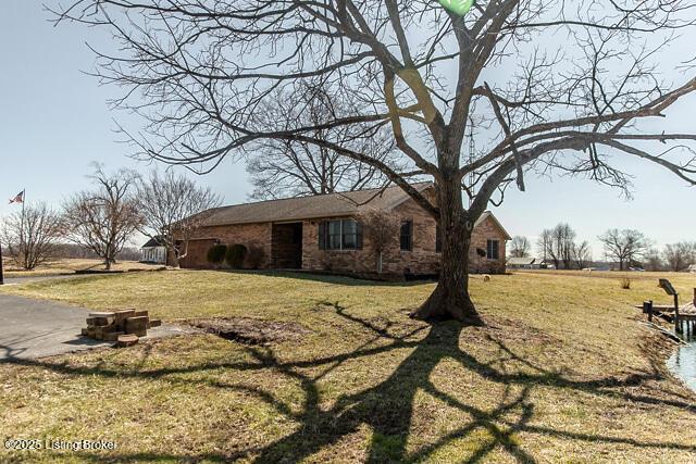 view of front of house with a front yard