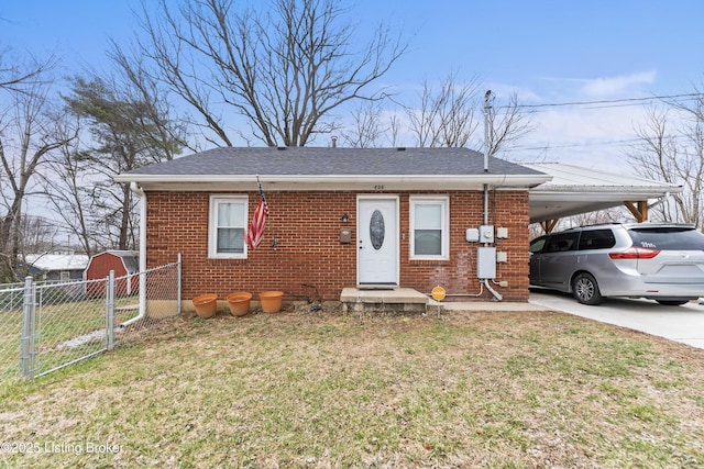 view of front of property with fence, a front lawn, and brick siding