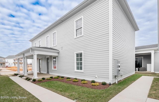 view of front facade with a porch and a front yard