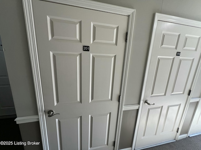 room details with carpet flooring