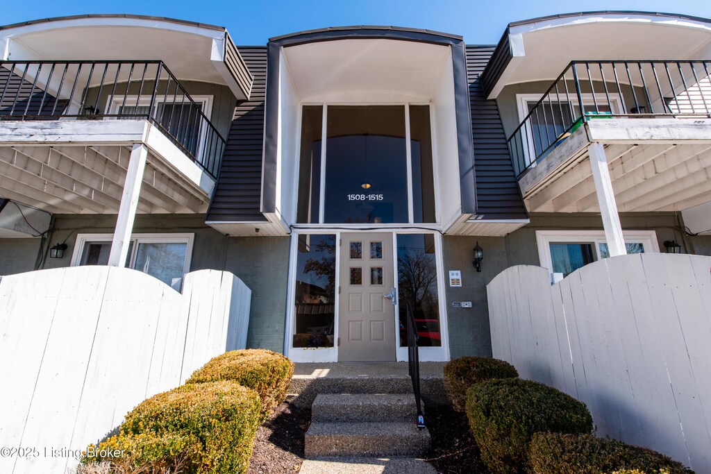 1515 La Fontenay Ct, Louisville, KY 40223 - photo 1