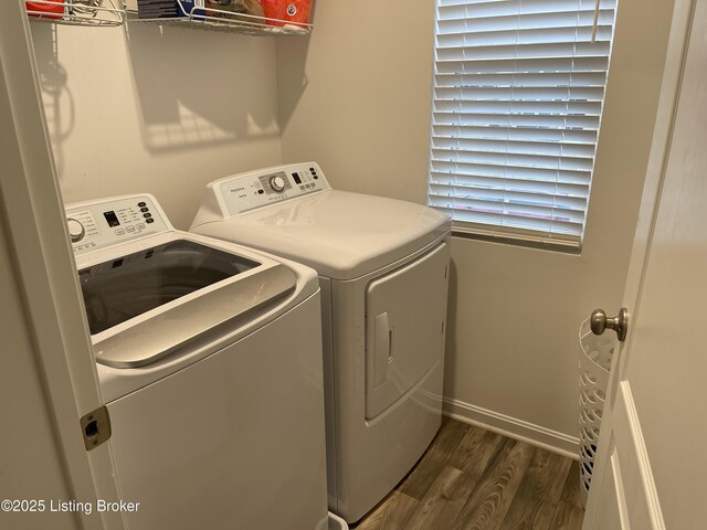 laundry room featuring dark wood-style flooring, laundry area, baseboards, and washing machine and clothes dryer