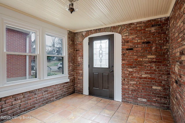 property entrance with covered porch