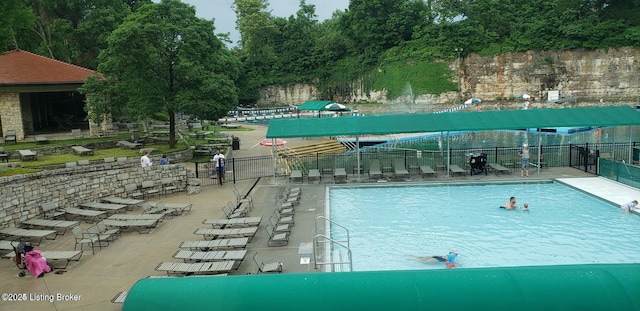 pool with fence