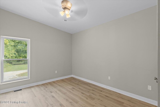 unfurnished room featuring light wood-type flooring, baseboards, and a ceiling fan