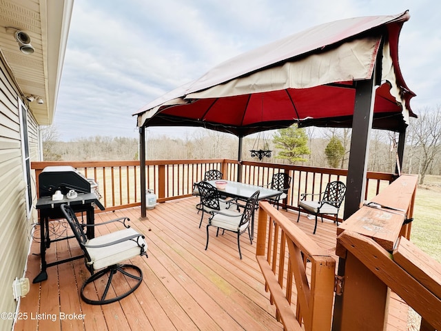 deck with outdoor dining space