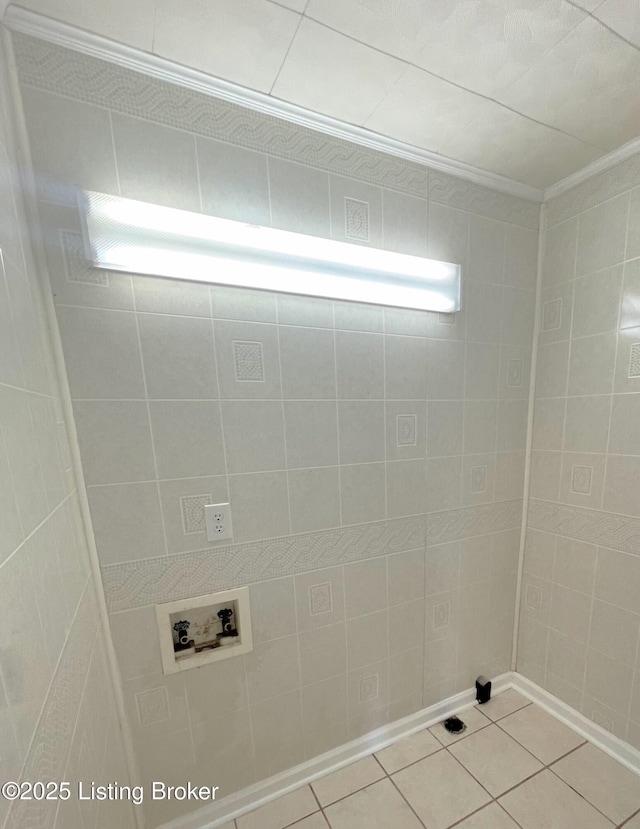 laundry room with washer hookup and light tile patterned flooring