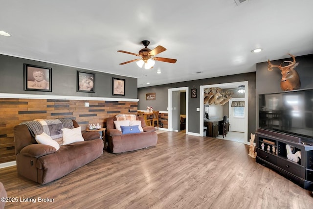 living area featuring a ceiling fan, recessed lighting, visible vents, and wood finished floors