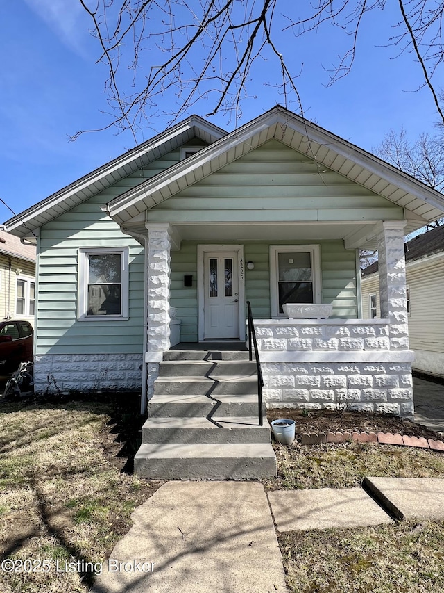 view of front of property featuring a porch