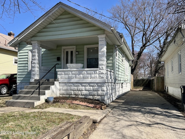 shotgun-style home featuring a porch