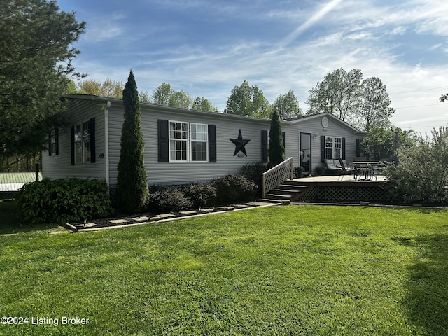 manufactured / mobile home featuring a front lawn