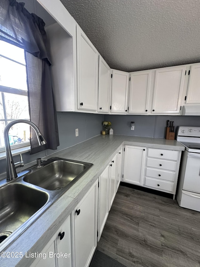 kitchen featuring a textured ceiling, dark wood-style flooring, a sink, white cabinetry, and white electric range oven