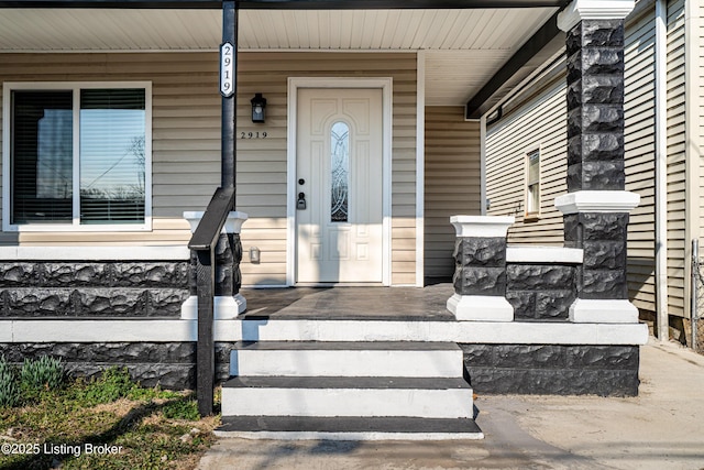 property entrance featuring a porch