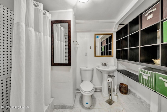 full bathroom featuring tile patterned floors, curtained shower, and toilet