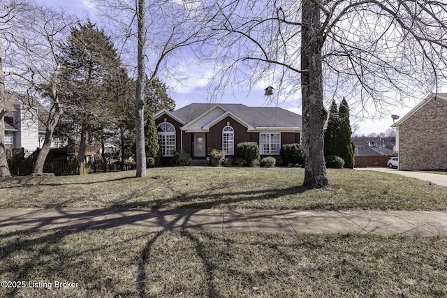 view of front of house featuring a front lawn and fence