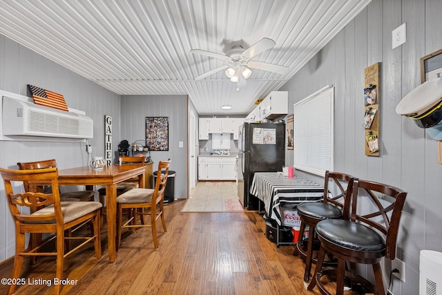 dining area featuring light wood-style floors and ceiling fan