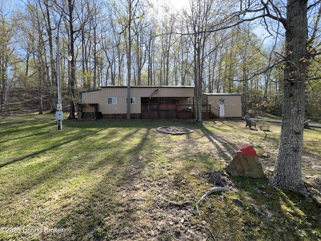 view of yard with an outbuilding and an outdoor structure