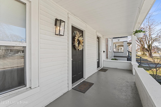 entrance to property featuring a porch