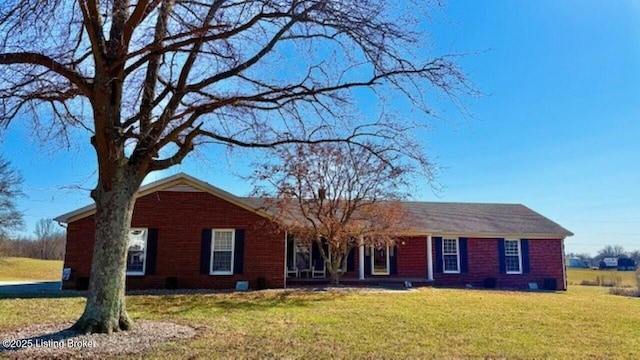 ranch-style house featuring brick siding and a front lawn