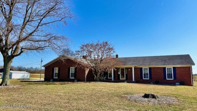 ranch-style home featuring a front yard