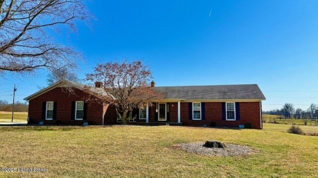 single story home featuring a front yard