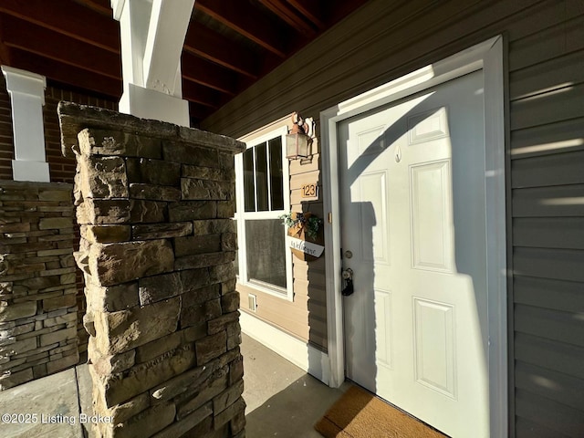 doorway to property with covered porch