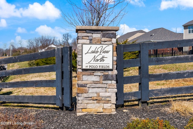 exterior space featuring fence