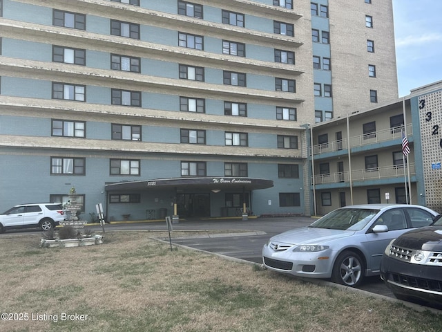 3320 Bardstown Rd Unit 27, Louisville, KY 40218 - view of property featuring uncovered parking