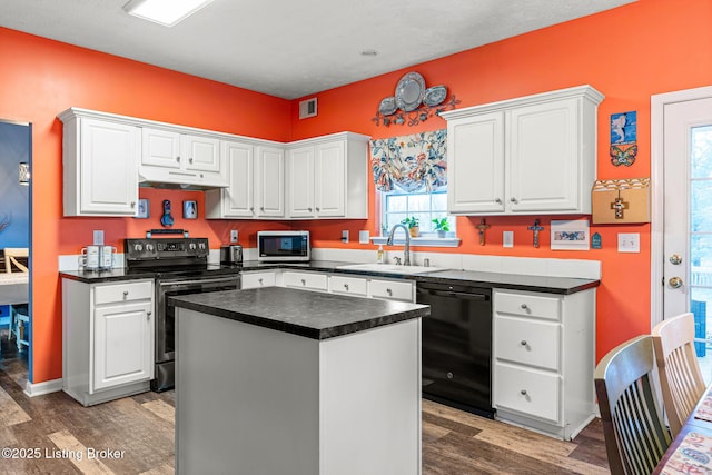 kitchen with visible vents, under cabinet range hood, a sink, white cabinetry, and stainless steel appliances