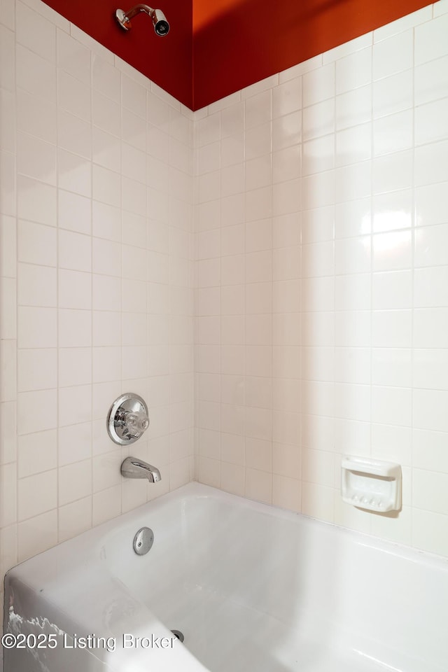 602 Club Ln, Louisville, KY 40207 - bathroom featuring bathtub / shower combination