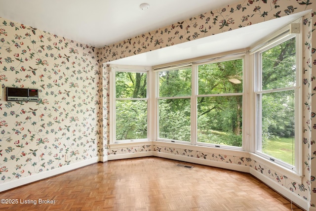 602 Club Ln, Louisville, KY 40207 - empty room with wallpapered walls and a smoke detector