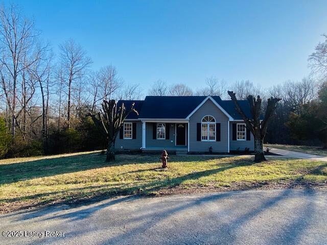 view of front of house with a front lawn