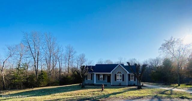 view of front of property with a front yard