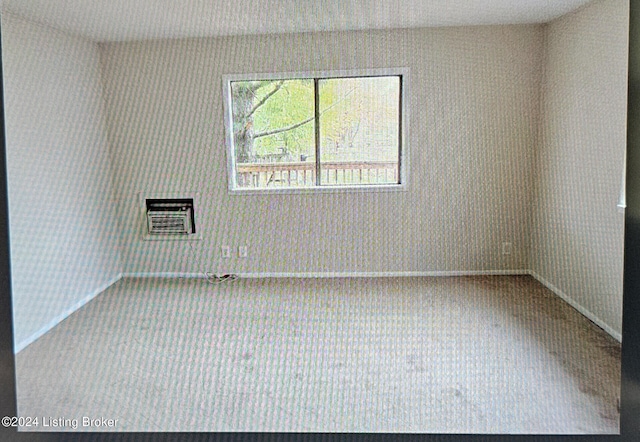 spare room featuring carpet floors