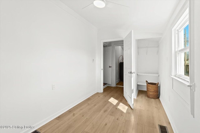 unfurnished bedroom featuring visible vents, baseboards, light wood-style floors, a closet, and a ceiling fan