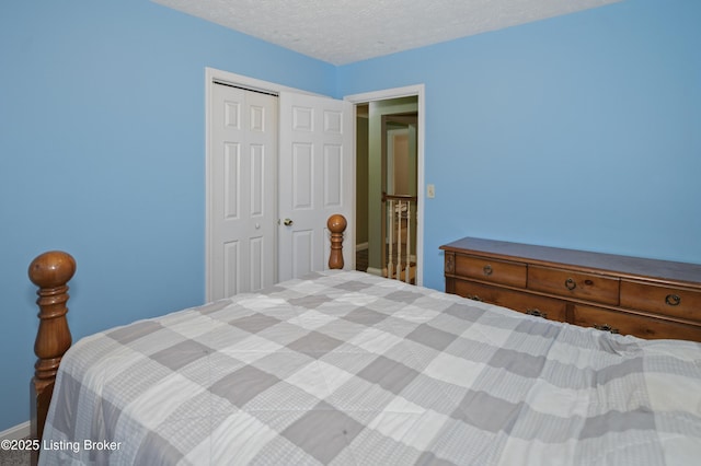 bedroom featuring a closet and a textured ceiling